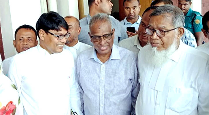 দুদকের মামলায় খালাস পেলেন হানিফ পরিবহনের স্বত্বাধিকারী